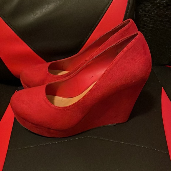 Red, suede heels! Perfect for Valentine’s Day - Picture 3 of 6